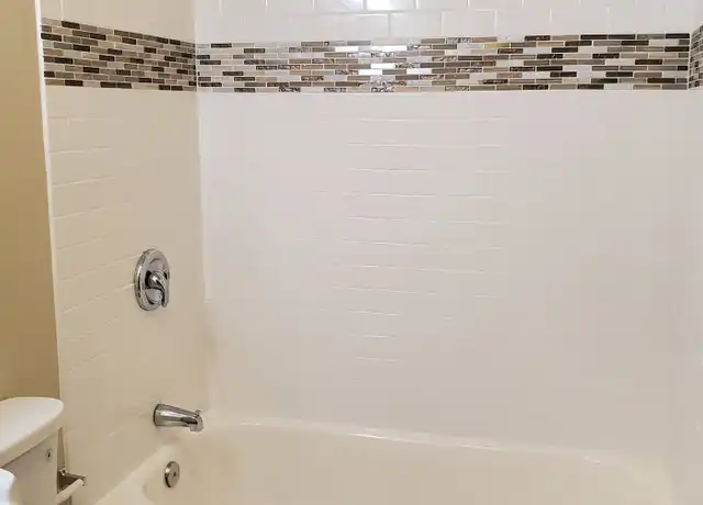 Property at 963 E 84th St Unit G2, Chicago, IL, 60619, 3 beds, 1 bath, [object Object]