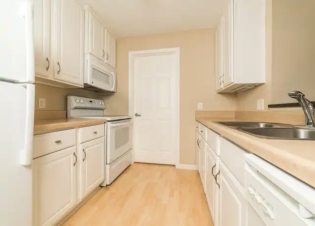 Property at Heritage Park Apartments - 425 Chan Vw, Chanhassen, MN, 55317, 1-2 bed, 1-2 bath, [object Object]