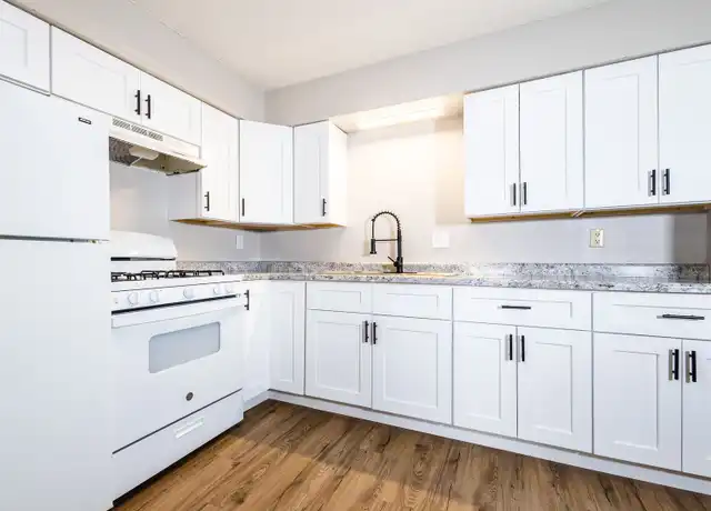 Property at 640 N 46th St #4, Omaha, NE, 68132, 1 bed, 1 bath, [object Object]