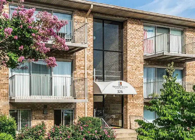 Photo of 346 S Whiting St, Alexandria, VA 22304