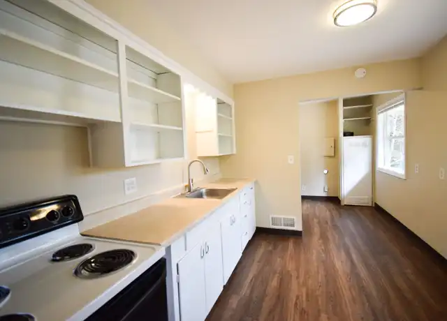 Property at 1133 NE Lenore St, Portland, OR, 97211, 2 beds, 1 bath, [object Object]