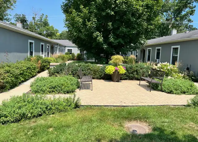 Property at 104 E Scranton Ave, Lake Bluff, IL, 60044, 2 beds, 1 bath, [object Object]