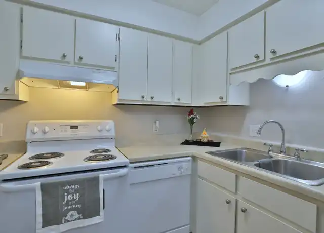 Property at 1420 W Glen Ave Apt 304, Peoria, IL, 61614, 1 bed, 1 bath, [object Object]