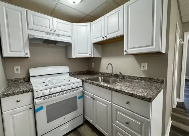 Property at 94 Osgood St Unit 96-2, Lawrence, MA, 01843, 3 beds, 1 bath, [object Object]