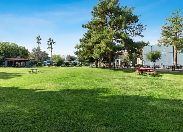 Property at Ridge on Charleston - 3040 E Charleston Blvd, Las Vegas, NV, 89104, 1 bed, 1 bath, [object Object]