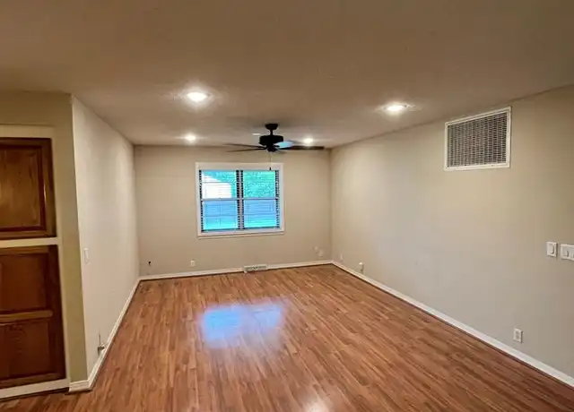 Property at 4404 NE Hudson Rd, Rogers, AR, 72756, 3 beds, 1.5 baths, [object Object]
