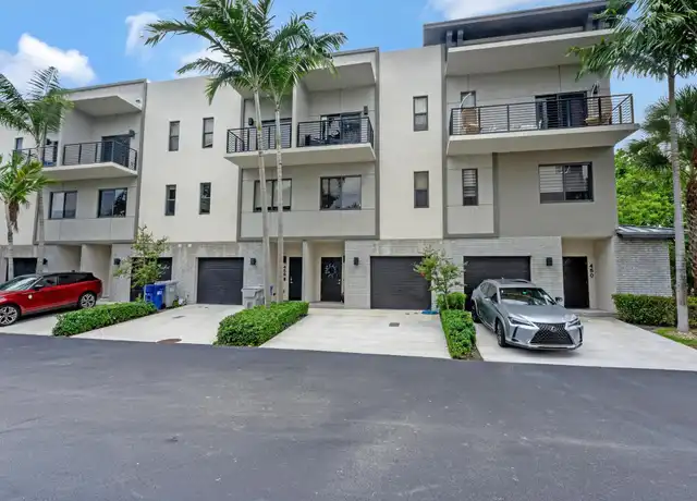 Property at 454 SE 1st Cir, Pompano Beach, FL, 33060, 3 beds, 3.5 baths, [object Object]