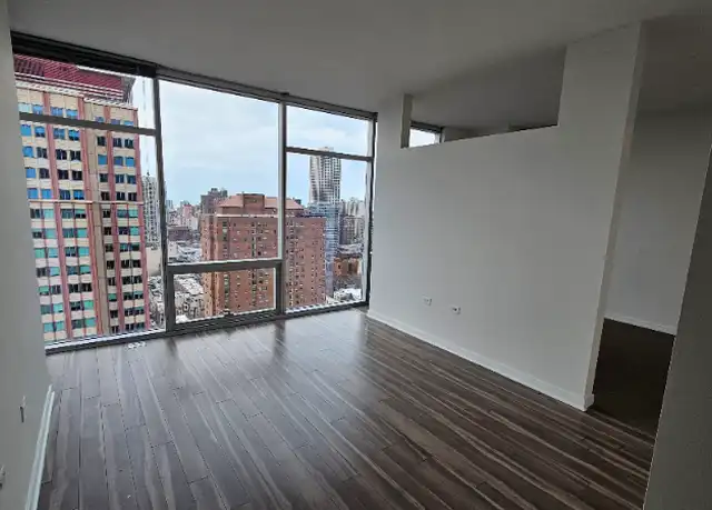 Property at 130 W Chicago Ave, Chicago, IL, 60654, 1 bed, 1 bath, [object Object]