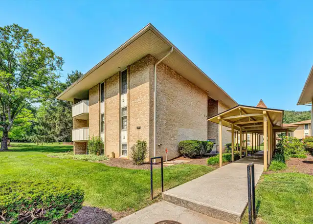Property at 5260 Crossbow Cir Unit 16F, Roanoke, VA, 24018, 2 beds, 2 baths, [object Object]