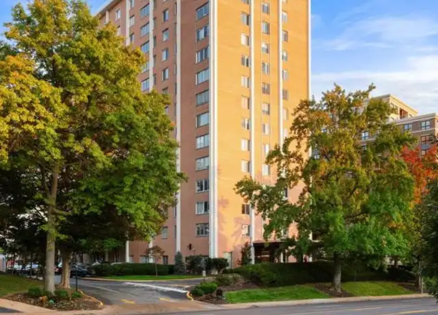 Property at 900 S Hanley Rd, Saint Louis, MO, 63105, 1 bed, 1 bath, [object Object]