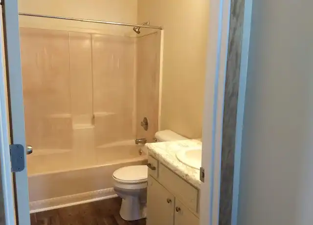 Property at 624 Broadway St, Eau Claire, WI, 54703, 2 beds, 1 bath, [object Object]