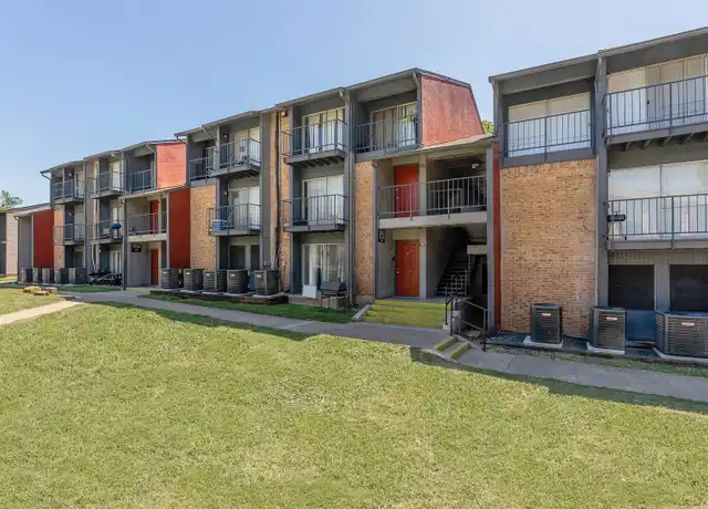 Property at South Crest Apartments: Updated Dallas Apartments in Quiet Area! - 3702 Conway St, Dallas, TX, 75224, 1 bed, 1 bath, [object Object]
