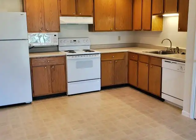 Property at 1100 Kingbolt Circle Dr Unit 1106E, St. Louis, MO, 63129, 2 beds, 2 baths, [object Object]