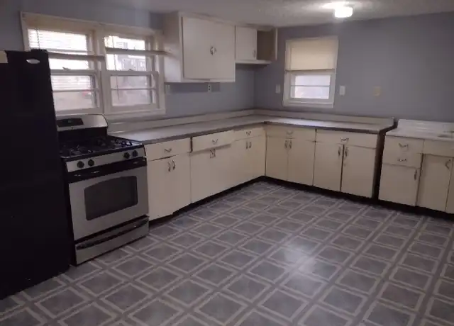 Property at 401 W Clear Creek Dr #02, Bloomington, IN, 47403, 1 bed, 1 bath, [object Object]