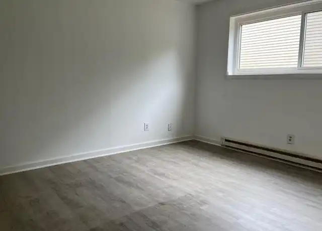 Property at 3241 S Douglas Ave Unit E-17, Springfield, IL, 62704, 2 beds, 1 bath, [object Object]
