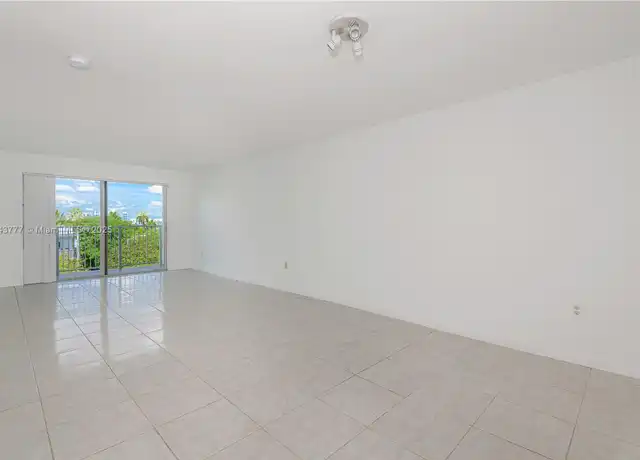 Property at 1975 Normandy Dr #402, Miami Beach, FL, 33141, 1 bed, 1 bath, [object Object]