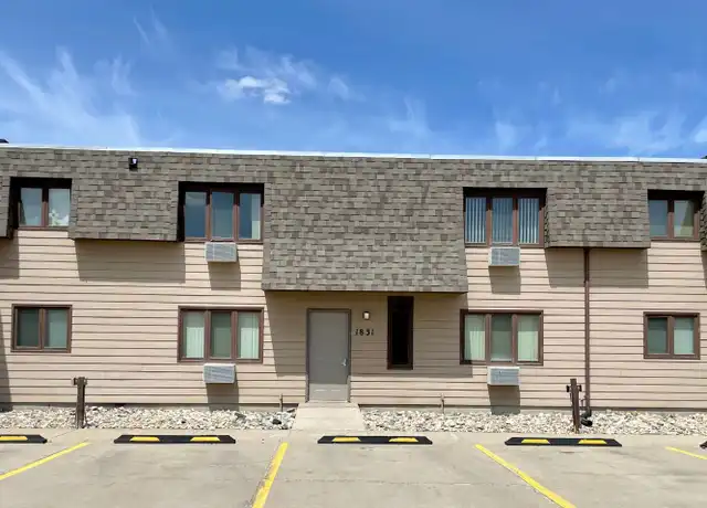 Property at Twin Villas - Great SE Location! Pet Friendly, Free WiFi! Heat Paid! - 1821 2nd St SE, Minot, ND, 58701, 2 beds, 1 bath, [object Object]