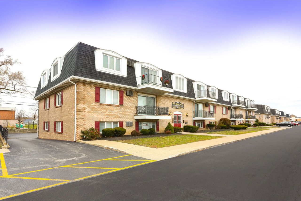 Olde Towne Village Apartments 1950 Sheridan Dr, Buffalo, NY 14223