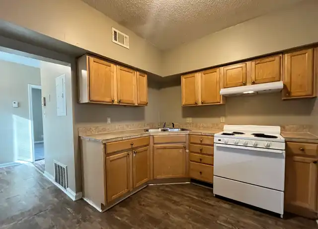 Property at 880 Wilson Ave Unit 4, St Paul, MN, 55106, 3 beds, 1 bath, [object Object]