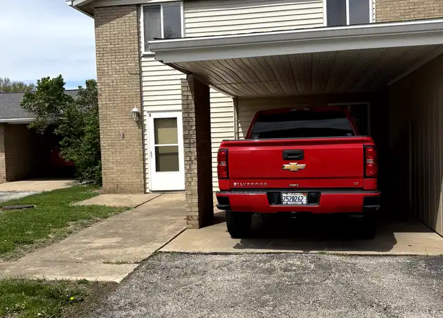 Property at 5 Florentine Ct, Pekin, IL, 61554, 3 beds, 1.5 baths, [object Object]