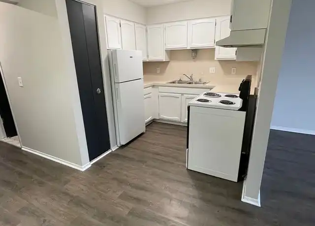 Property at 4031 Crooks Rd Unit 4001-201, Royal Oak, MI, 48073, 2 beds, 1 bath, [object Object]