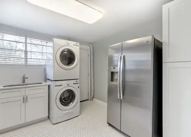 Property at 737 E Gwinnett St Apt C, Savannah, GA, 31401, 2 beds, 1 bath, [object Object]