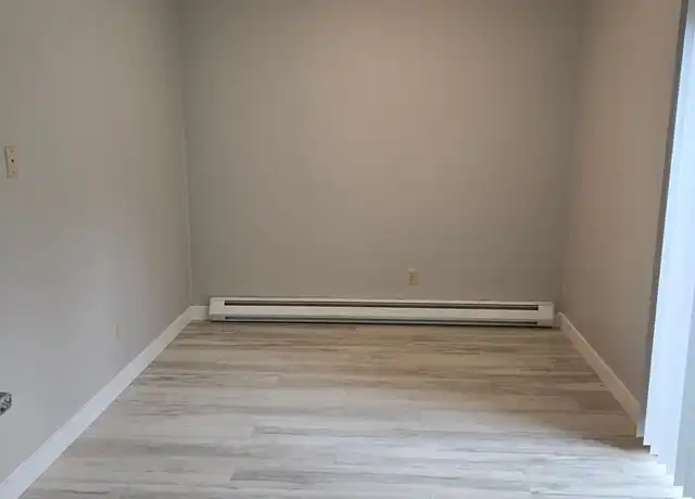 Property at 1536 E 3rd St Unit 13, Newberg, OR, 97132, 3 beds, 1 bath, [object Object]