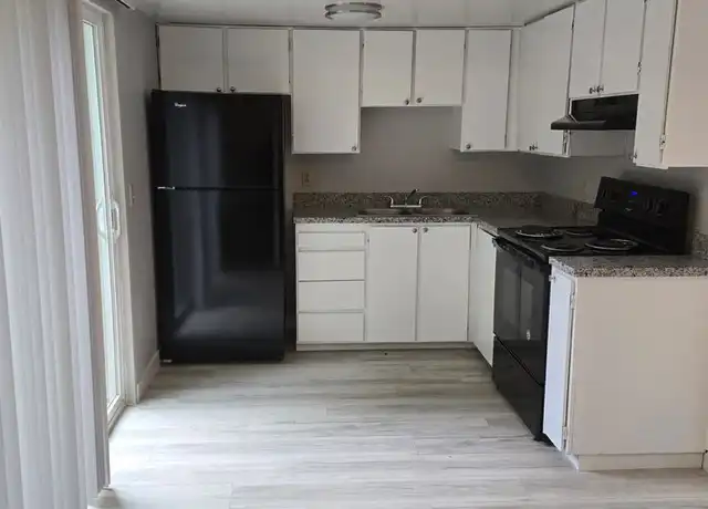 Property at 1536 E 3rd St Unit 13, Newberg, OR, 97132, 3 beds, 1 bath, [object Object]