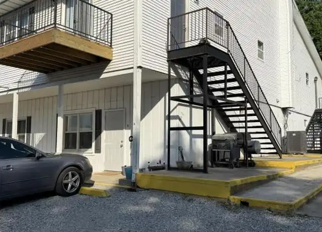 Property at 604 W Jackson St, Warsaw, MO, 65355, 2 beds, 1 bath, [object Object]