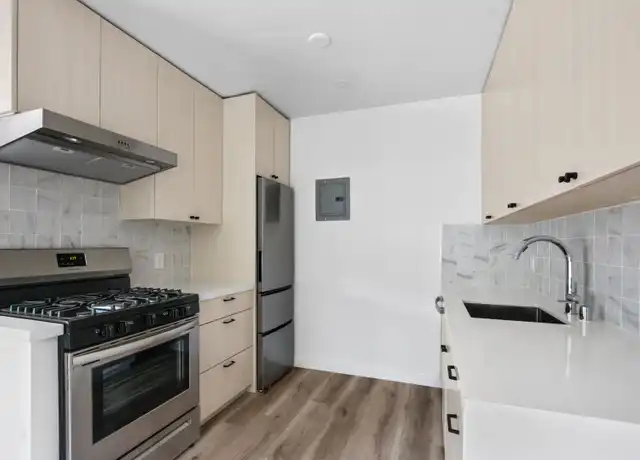 Property at 300 California Ave Unit 31, Santa Monica, CA, 90403, 1 bed, 1 bath, [object Object]