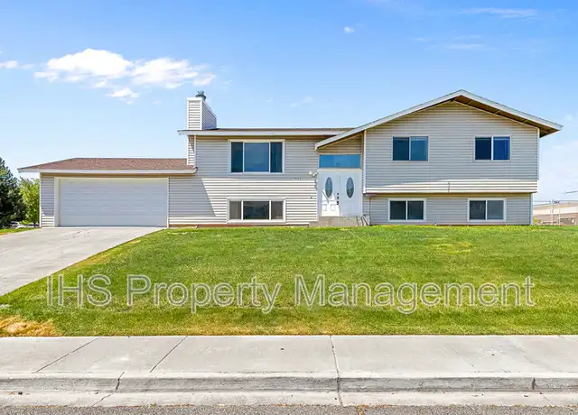 Property at 1603 Eagle St, West Richland, WA, 99353, 4 beds, 2.5 baths, [object Object]