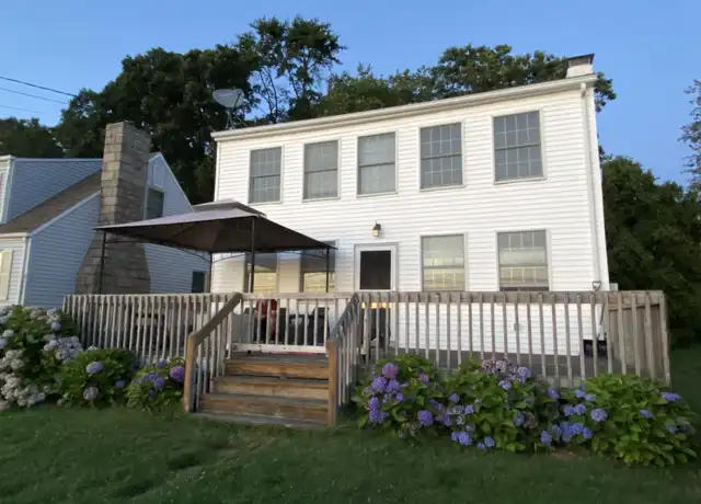 Property at 142 Old Black Point Rd, Niantic, CT, 06357, 4 beds, 2 baths, [object Object]