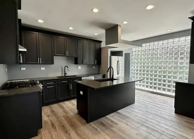 Property at 308 W Evergreen Ave, Chicago, IL, 60610, 2 beds, 2 baths, [object Object]