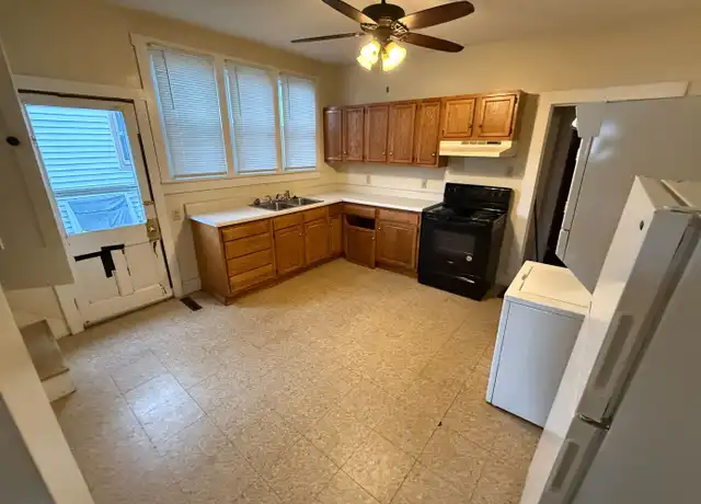 Property at 118 W Buckeye Ave Unit 1, Ada, OH, 45810, 3 beds, 1 bath, [object Object]