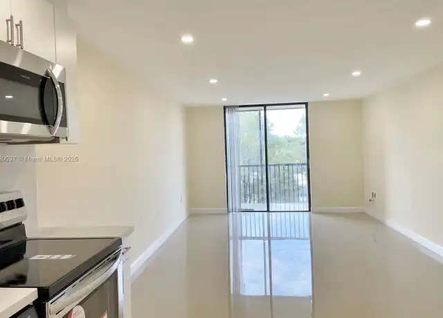 Property at 16950 W Dixie Hwy Unit A535, North Miami Beach, FL, 33160, 1 bed, 1 bath, [object Object]