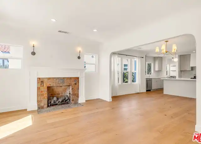 Property at 2032 S Palm Grove Ave, Los Angeles, CA, 90016, 2 beds, 1.5 baths, [object Object]