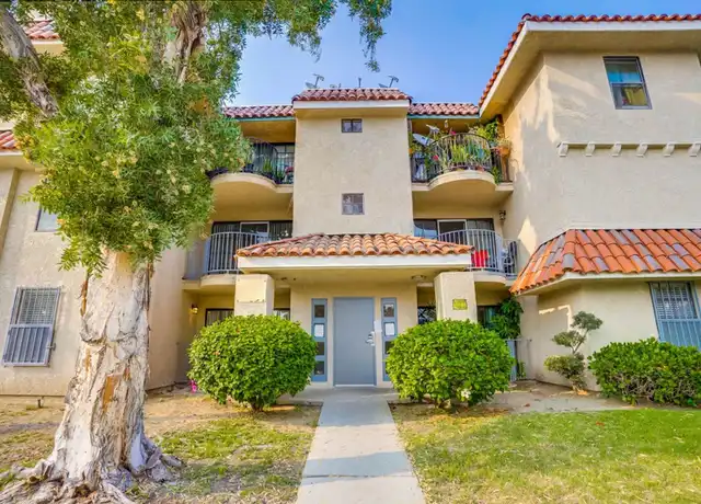 Property at 4040 S Hoover St #303, Los Angeles, CA, 90037, 3 beds, 2 baths, [object Object]