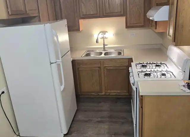 Property at 318 W Naperville Rd Unit 11, Westmont, IL, 60559, 2 beds, 1 bath, [object Object]