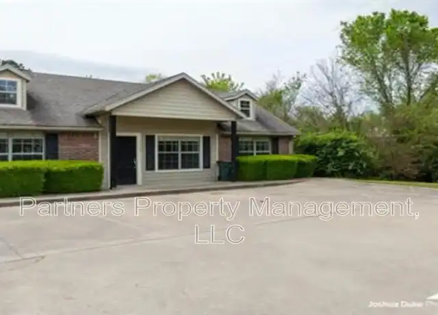 Property at 1174 W Hendrix St, Fayetteville, AR, 72703, 4 beds, 2 baths, [object Object]