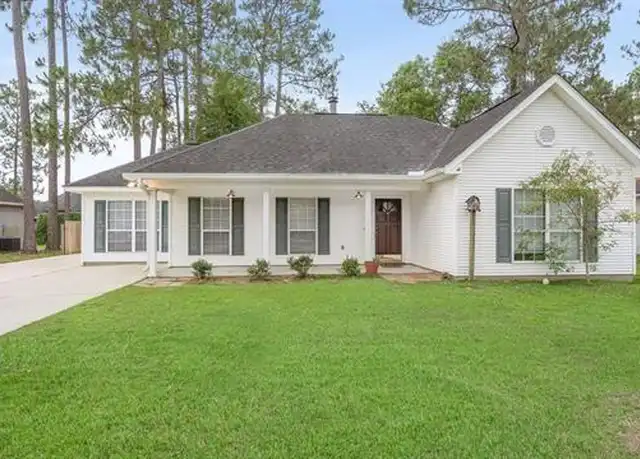 Property at 102 E Thistle St, Mandeville, LA, 70471, 4 beds, 2 baths, [object Object]