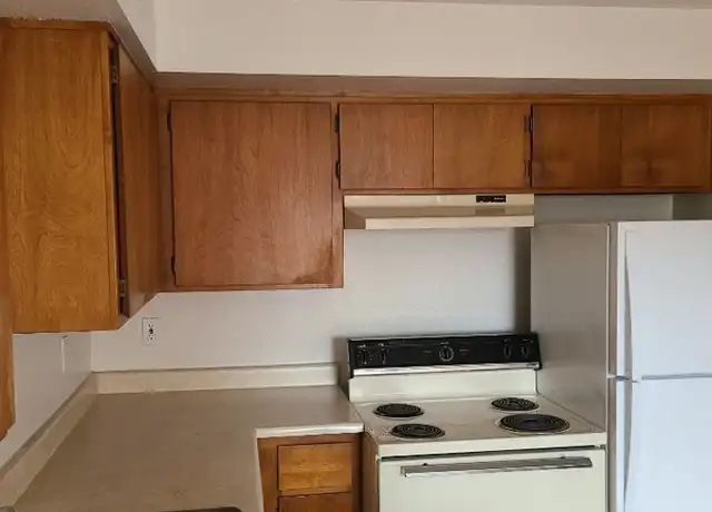 Property at 2046 Campus Dr Unit 3, Medford, OR, 97504, 2 beds, 1.5 baths, [object Object]