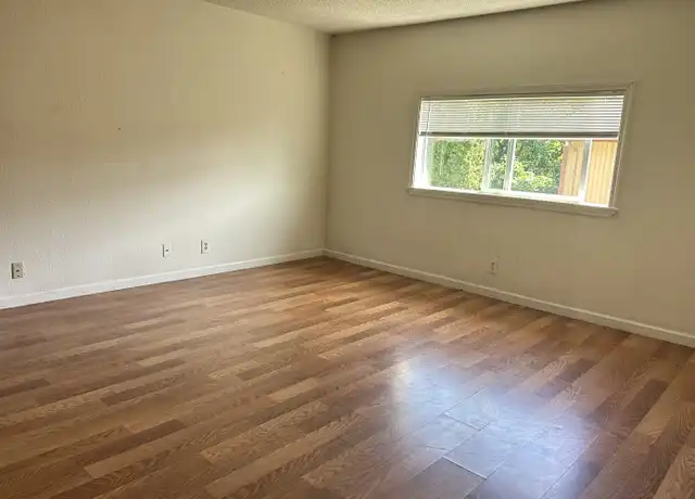 Property at 3550 SE 130th Ave Unit 4, Portland, OR, 97236, 1 bed, 1 bath, [object Object]