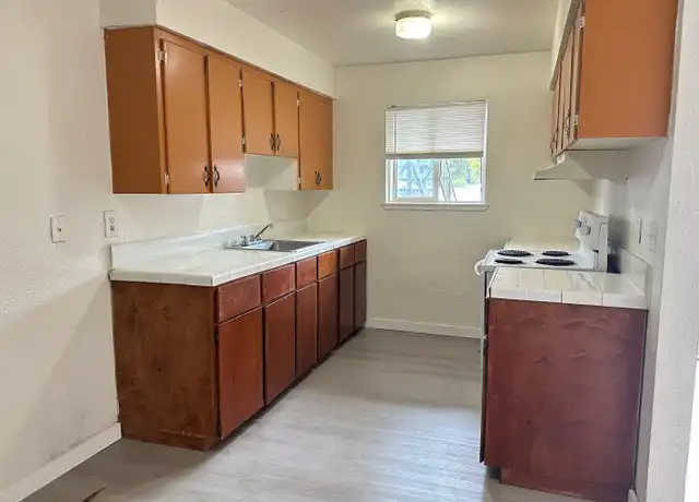 Property at 3550 SE 130th Ave Unit 4, Portland, OR, 97236, 1 bed, 1 bath, [object Object]