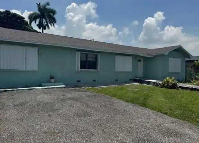 Property at 125 SW 6th Ave, South Bay, FL, 33493, 4 beds, 2 baths, [object Object]