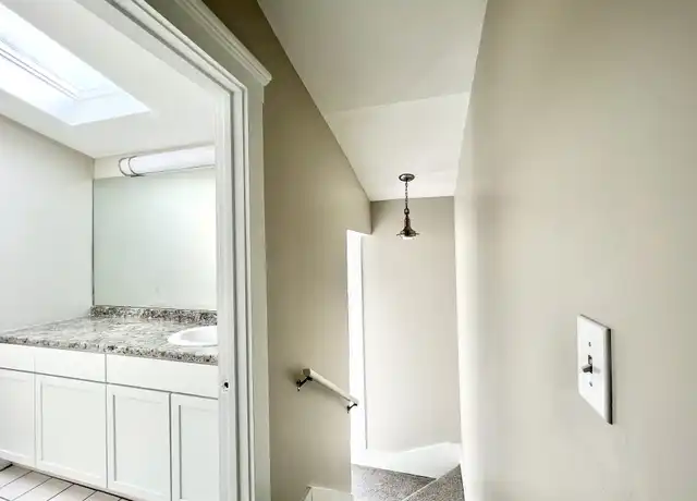 Property at 119 E Oak St, Louisville, KY, 40203, 2 beds, 1 bath, [object Object]