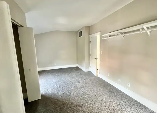 Property at 119 E Oak St, Louisville, KY, 40203, 2 beds, 1 bath, [object Object]