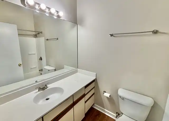 Property at 119 E Oak St, Louisville, KY, 40203, 1 bed, 1 bath, [object Object]