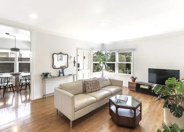 Property at 1055 S Rimpau Blvd, Los Angeles, CA, 90019, 2 beds, 1 bath, [object Object]