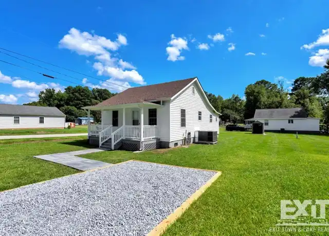 Property at 108 E Pine St, La Crosse, VA, 23950, 2 beds, 1 bath, [object Object]