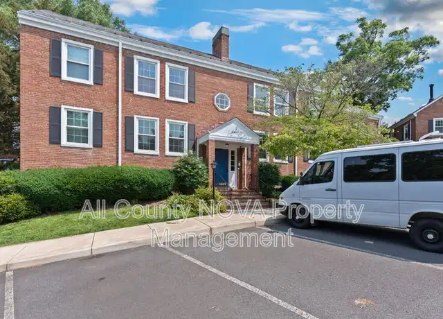 Property at 4811 29th St S Unit A2, Arlington, VA, 22206, 1 bed, 2 baths, [object Object]